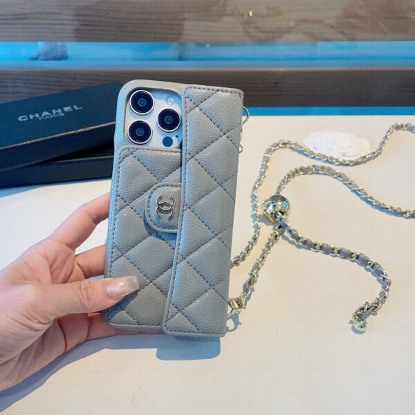 04a5610ad8bfbbb5e177e47578295a2b69c150968e9d886bcc5d9658a1c4b401 Chanel Style Quilted Leather Flip Card Holder Phone Case With Gold Chain Crossbody Strap