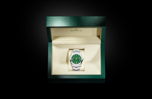 Rolex Oyster Perpetual 41-M124300 0005: A Timeless Accessory for Any Outfit