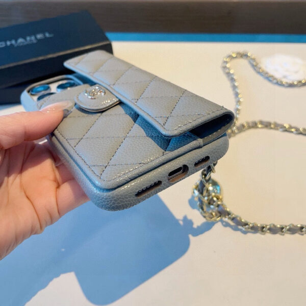 0d21507aca261905f280ef06703c257544a605d8058faee5bc8374cc924931e8 Chanel Style Quilted Leather Flip Card Holder Phone Case With Gold Chain Crossbody Strap
