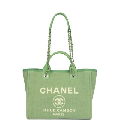 12bd60c12d308c30a00361a93e94d6c9 حقيبة شانيل Deauville Shopping Boucle Light صغيرة باللون الأخضر مع إكسسوارات معدنية ذهبية