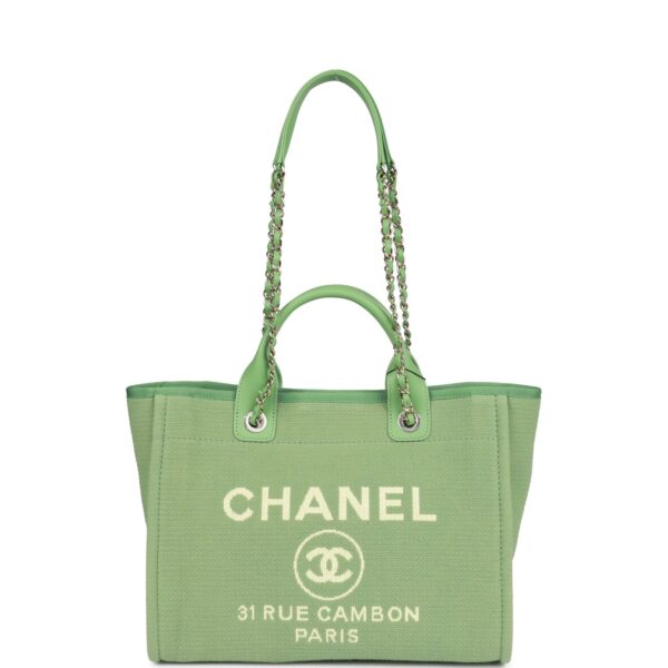 12bd60c12d308c30a00361a93e94d6c9 حقيبة شانيل Deauville Shopping Boucle Light صغيرة باللون الأخضر مع إكسسوارات معدنية ذهبية