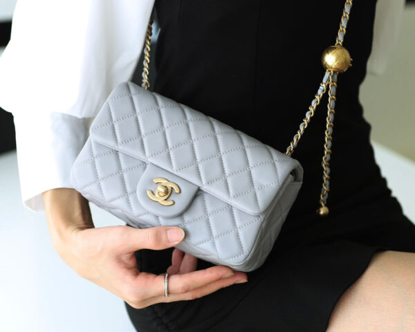 13340171309967855_eb92c7cc-fd1a-43cd-82b7-1dc732c2de0a FLAP BAG 20CM GREY LAMBSKIN GOLD HARDWARE