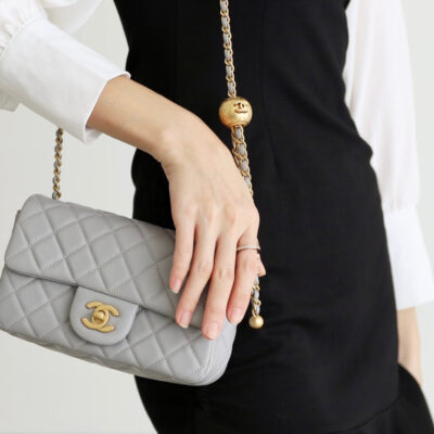 13340171314868994_15a9fd53-066a-4e52-9a71-a0dd29227f4b FLAP BAG 20CM GREY LAMBSKIN GOLD HARDWARE