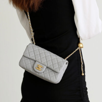 13340171316937983_0a7b71a1-5a80-4fb9-a4a3-7587e0f2fc77 FLAP BAG 20CM GREY LAMBSKIN GOLD HARDWARE