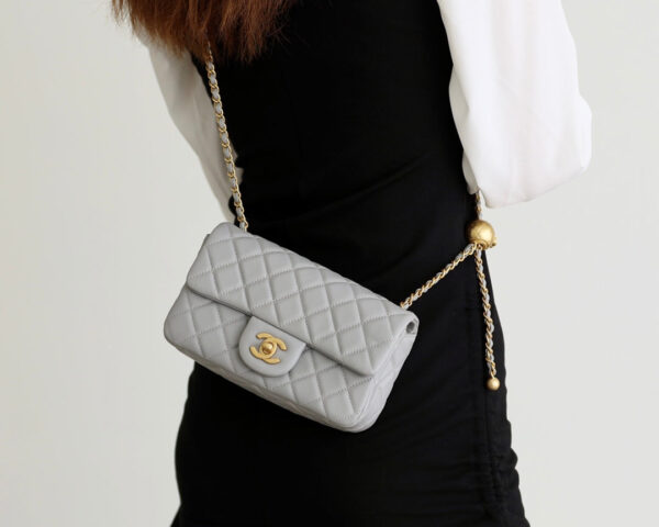 13340171316937983_0a7b71a1-5a80-4fb9-a4a3-7587e0f2fc77 FLAP BAG 20CM GREY LAMBSKIN GOLD HARDWARE