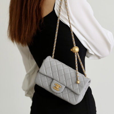 13340171318674343_3dc7fe69-1c7f-4f5d-bad8-44f6f7b6e1bc FLAP BAG 20CM GREY LAMBSKIN GOLD HARDWARE