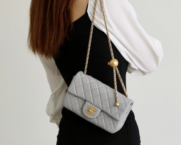 13340171318674343_3dc7fe69-1c7f-4f5d-bad8-44f6f7b6e1bc FLAP BAG 20CM GREY LAMBSKIN GOLD HARDWARE