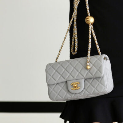 13340171320483188_0e412db0-606f-4095-bba5-e09f0742eafb FLAP BAG 20CM GREY LAMBSKIN GOLD HARDWARE