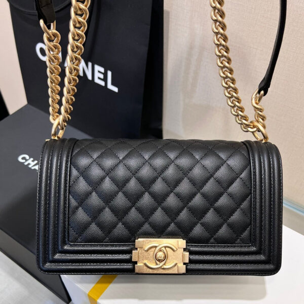 13344148764629884_91690530-06ef-4fce-8fd1-94eee92bee25 BOY BAG MEDIUM 25 BLACK CAVIAR GOLD HARDWARE