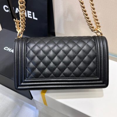 13344148796538225_0b845528-499c-4f79-8dff-394201cbf9c5 BOY BAG MEDIUM 25 BLACK CAVIAR GOLD HARDWARE