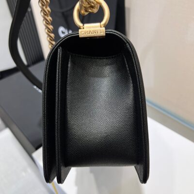 13344148799356755_067ccf1d-83d5-4fe4-ad03-0b2f7165e28c BOY BAG MEDIUM 25 BLACK CAVIAR GOLD HARDWARE