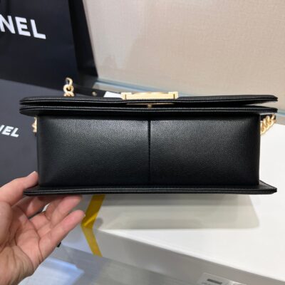 13344148800484909_ceda535d-cf54-413c-9bc0-80e942d44525 BOY BAG MEDIUM 25 BLACK CAVIAR GOLD HARDWARE