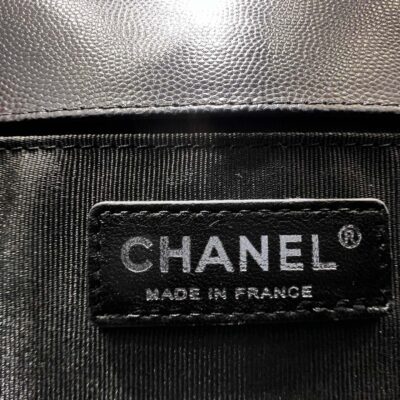 13344148845823272_43ece81c-8984-4f3a-a40b-36ebba53e83a BOY BAG MEDIUM 25 BLACK CAVIAR RUTHENIUM HARDWARE