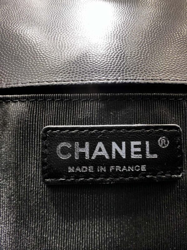 13344148845823272_43ece81c-8984-4f3a-a40b-36ebba53e83a BOY BAG MEDIUM 25 BLACK CAVIAR RUTHENIUM HARDWARE