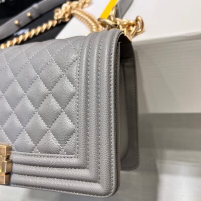 13344148912307001_84e22217-dc48-41a1-aec6-9685bd41ca00 BOY BAG MEDIUM 25 GREY CAVIAR GOLD HARDWARE