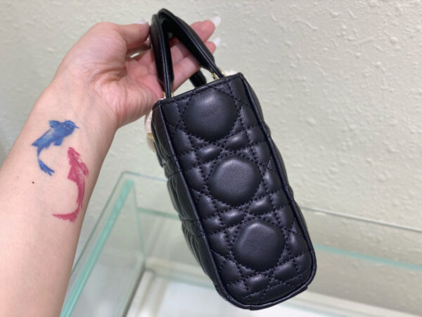 13350670152401039_225e7600-fbd7-4272-a5e0-967b5b0c3661 MEDIUM LADY D-JOY 26 BLACK LAMBSKIN