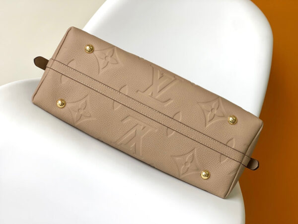 13351064348574566_499ea310-e96d-4a56-aab1-5151c6758dc9 CARRYALL MM 39 BEIGE MONOGRAM GRAINED COWHIDE LEATHER