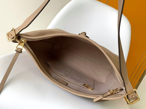 13351064356305190_ba9e5a6c-288b-49cc-8c6e-2f8cbf725350 CARRYALL MM 39 BEIGE MONOGRAM GRAINED COWHIDE LEATHER