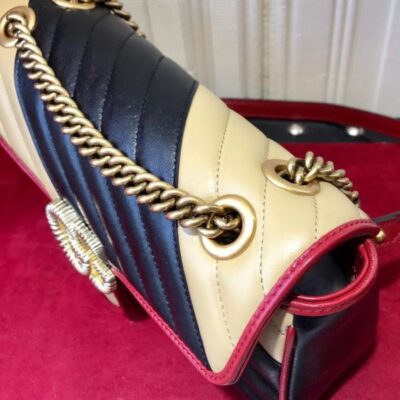 حقيبة كتف نسائية غوتشي GG Marmont Twisted شعار إبزيم Trimming Cream Diagonal Patchwork Chic Golden Chian من الجلد باللون الأسود والأحمر