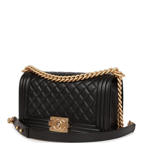 حقيبة متوسطة Chanel Boy أسود كافيار عتيق إكسسوارات معدنية ذهبية