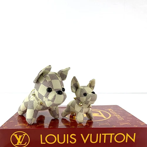 路易威登 Dog Charm Keychain Add WhatsApp claim your freebies 包