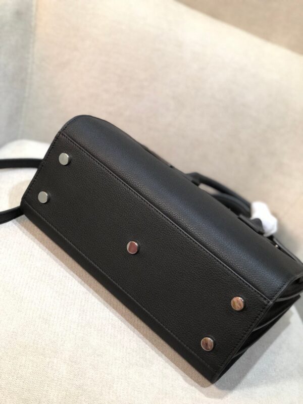 SAC DE 26 HANDBAG BLACK CALFSKIN