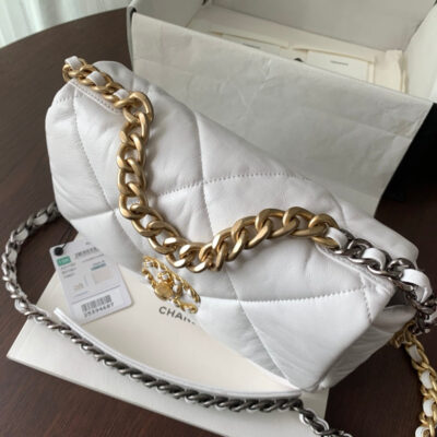 19 FLAP BAG 30 WHITE GOATSKIN