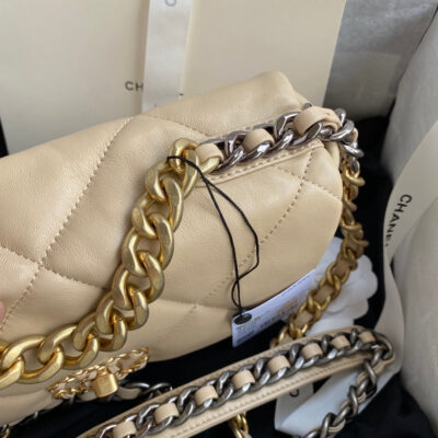 20200810_i1596997947_1071_6_jpg CC MEDIUM 26 FLAP BAG IN BEIGE CREAM LAMBSKIN