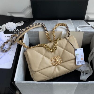 20200810_i1596997947_1371_0_jpg CC MEDIUM 26 FLAP BAG IN BEIGE CREAM LAMBSKIN