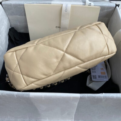 20200810_i1596997947_1748_4_jpg CC MEDIUM 26 FLAP BAG IN BEIGE CREAM LAMBSKIN
