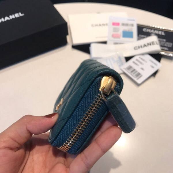 20201013_i1602573846_5657_4_jpg_3aae0666-8233-4417-97cb-d1bd274410cd CC ZIPPED CAVIAR PURSE 11 OCEAN CALFSKIN GOLD ICON