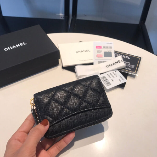 20201013_i1602573918_4095_2_jpg_b1fe9a4b-7784-451f-b1bc-33eecd72dbec CC ZIPPED CAVIAR PURSE 11 BLACK CALFSKIN GOLD ICON