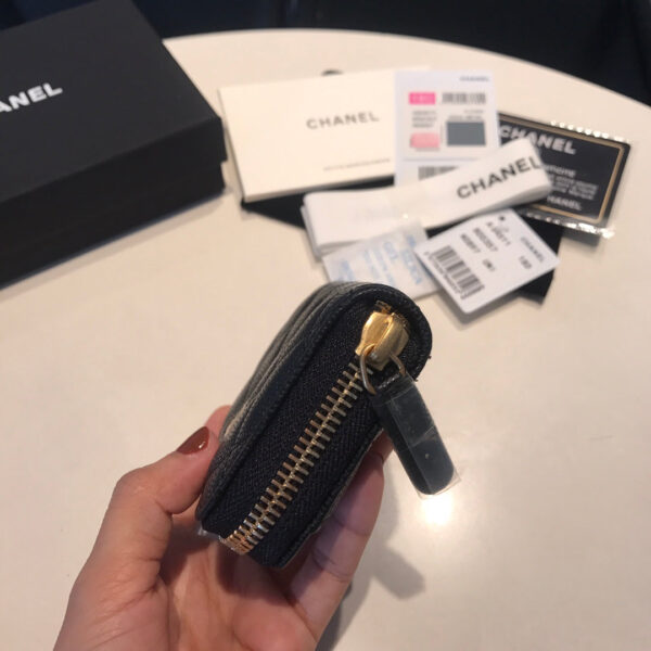 20201013_i1602573918_6957_4_jpg_b8676f79-30fe-4c6d-8b00-89b1dafb334a CC ZIPPED CAVIAR PURSE 11 BLACK CALFSKIN GOLD ICON