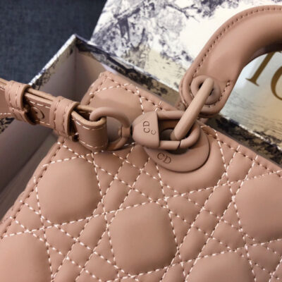 MEDIUM LADY 20 BAG IN CAMEL BROWN CALFSKIN