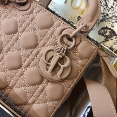 MEDIUM LADY 20 BAG IN CAMEL BROWN CALFSKIN