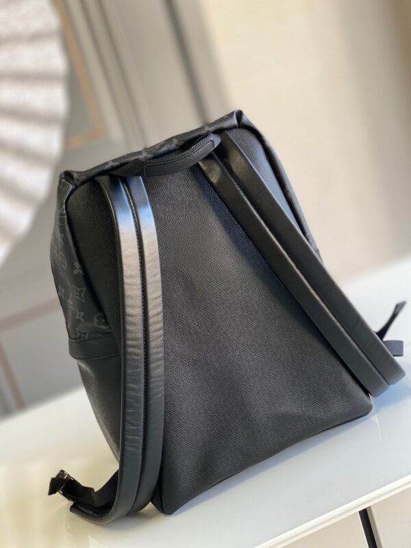 DISCOVERY BACKPACK 40 IN BLACK MONOGRAM CANVAS