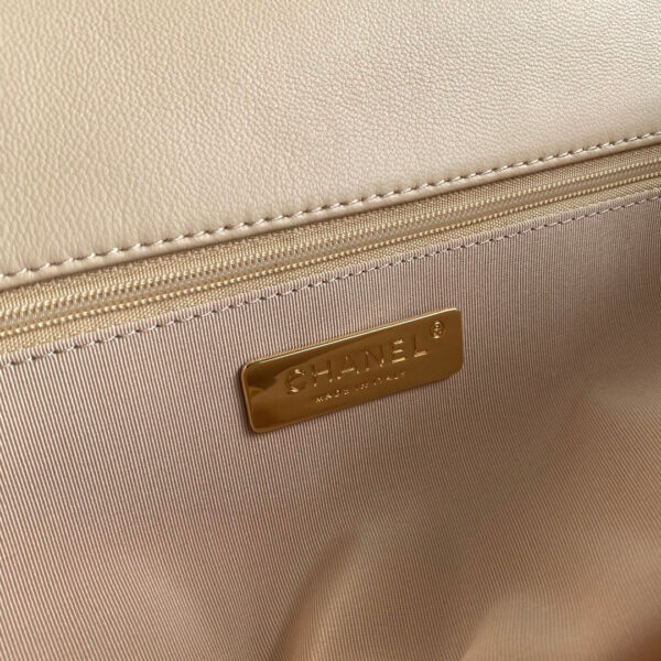 20201210_i1607540861_9378_8_jpg CC LARGE 30 FLAP BAG IN BEIGE CREAM LAMBSKIN