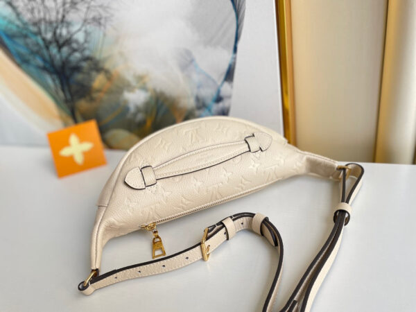 20210621_i1624274545_5724_1_jpg LV BUMBAG WAIST BAG 37 IN CREAM GRAINED CALFSKIN