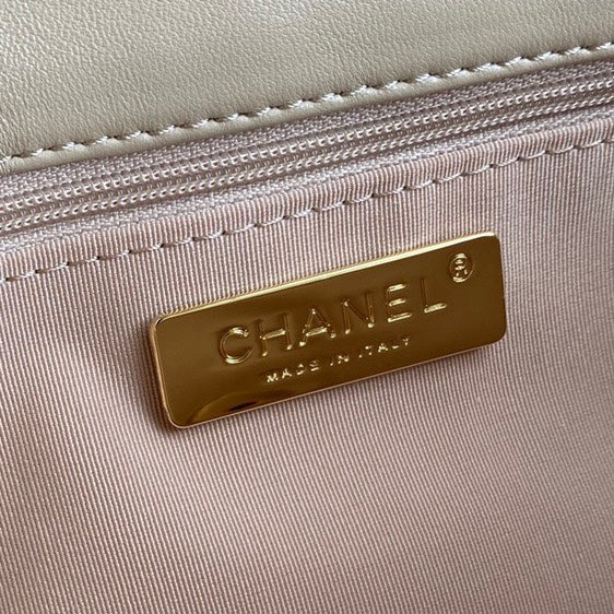 20210911_i1631304608_67_0_jpg CC MEDIUM 26 FLAP BAG IN BEIGE CREAM LAMBSKIN