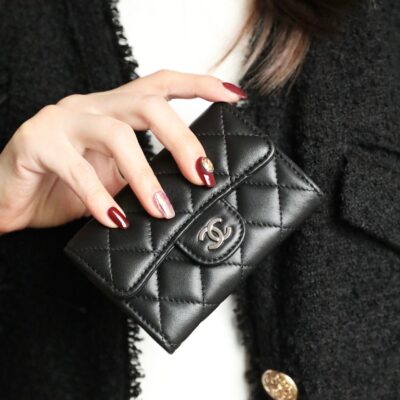 CC FLAP CARD HOLDER 11.3 BLACK CALFSKIN SILVER ICON
