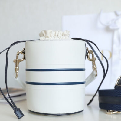 20220408_i1649407006_8586_3 VIBE 18 BUCKET BAG IN WHITE CALFSKIN