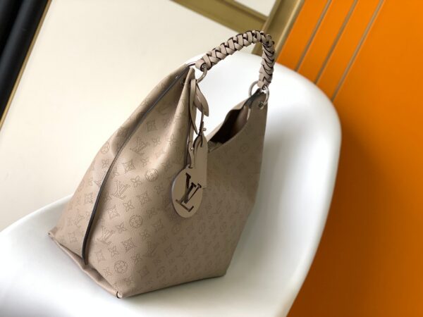 20220525_a1653454913250_4724_jpg_6f00b60d-9346-436b-b0fd-a3261207f78c CARMEL HOBO 40 BEIGE MAHINA