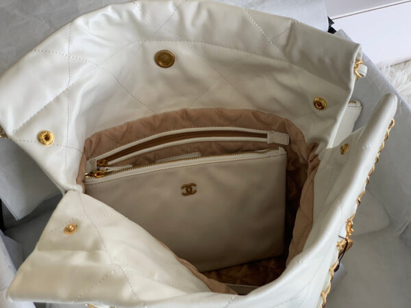 20220608_i1654623076_7676_6_jpg CC MEDIUM 37 HANDBAG IN WHITE SHINY CALFSKIN GOLD HARDWARE