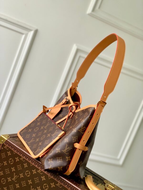 20220706_i1657105253_7026_2_jpg CARRYALL PM 29 BROWN BEIGE MONOGRAM CANVAS