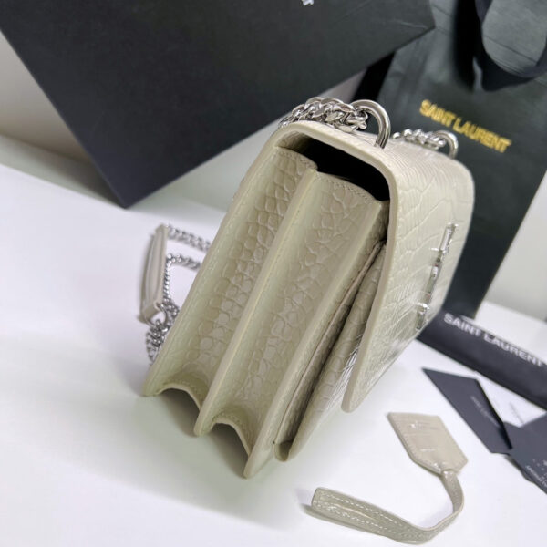 20220728_i1658984365_4862_1_jpg SUNSET MEDIUM 22 IN WHITE CROCODILE PATTERN CALFSKIN SILVER HARDWARE