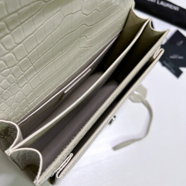 20220728_i1658984365_4886_5_jpg SUNSET MEDIUM 22 IN WHITE CROCODILE PATTERN CALFSKIN SILVER HARDWARE