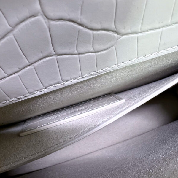 20220728_i1658984365_6778_7_jpg SUNSET MEDIUM 22 IN WHITE CROCODILE PATTERN CALFSKIN SILVER HARDWARE
