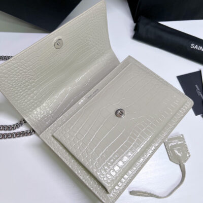 20220728_i1658984365_7495_3_jpg SUNSET MEDIUM 22 IN WHITE CROCODILE PATTERN CALFSKIN SILVER HARDWARE