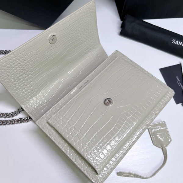 20220728_i1658984365_7495_3_jpg SUNSET MEDIUM 22 IN WHITE CROCODILE PATTERN CALFSKIN SILVER HARDWARE