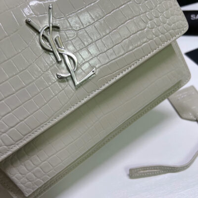 20220728_i1658984365_8848_2_jpg SUNSET MEDIUM 22 IN WHITE CROCODILE PATTERN CALFSKIN SILVER HARDWARE